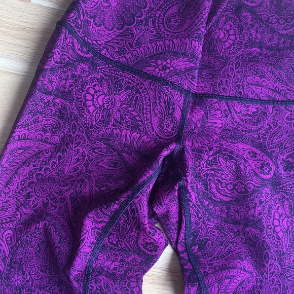 Lululemon Wunder Under Crop (Hi-rise) Size 6 - Picture 4 of 7